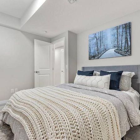 Brand New Luxury Walk-Out Suite - Calgary Exterior photo