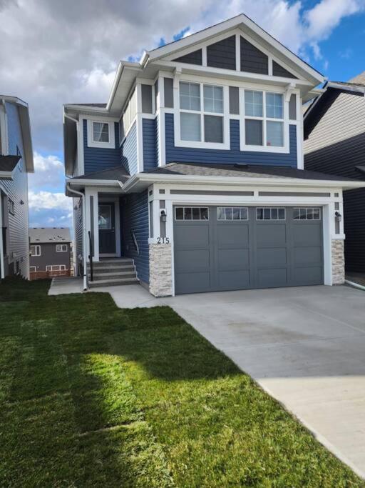 Brand New Luxury Walk-Out Suite - Calgary Exterior photo