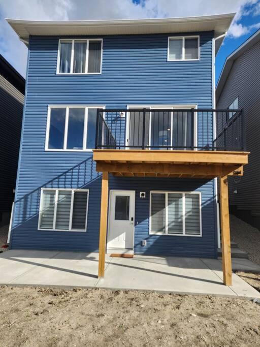 Brand New Luxury Walk-Out Suite - Calgary Exterior photo