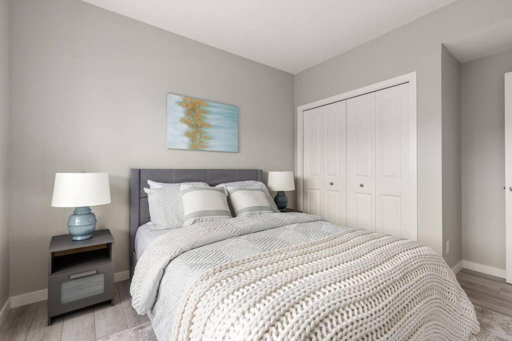 Brand New Luxury Walk-Out Suite - Calgary Exterior photo